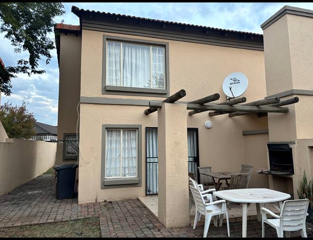 2 BEDROOM DUPLEX FOR SALE IN WILLOW GLEN